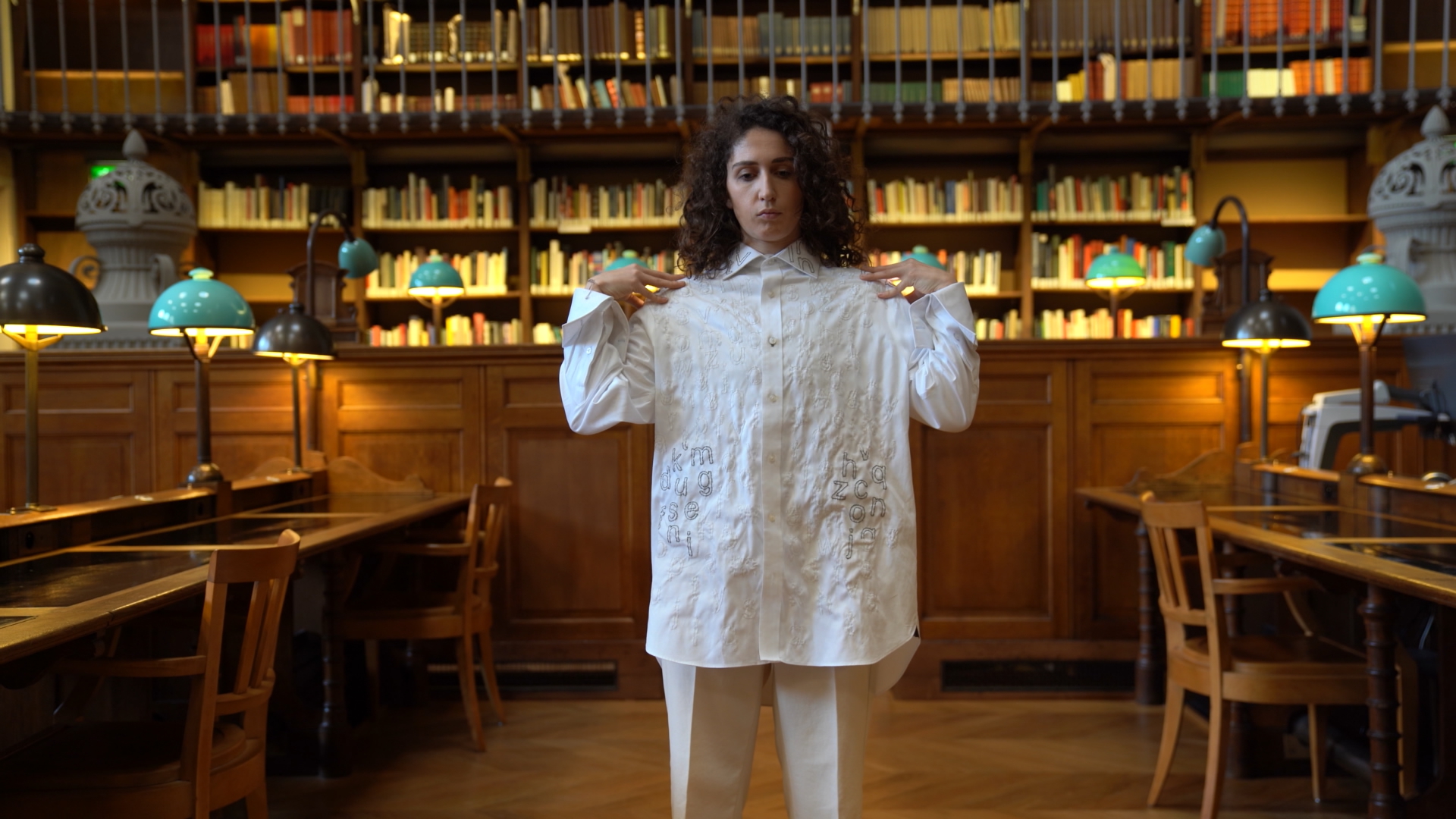 Body Memory, 2021, Performance shown at l’Institut National de L’Histoire de l’Art, Embroidered shirt, arduino system, sound, conductive thread. 3 minute video