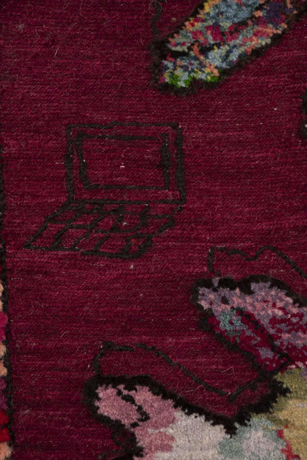 Araks Sahakyan & Rebecca Topakian, Vordan Karmir (detail), 2022, Handwoven rug, made in Tsovagyugh, Armenia, Natural wool, natural and non natural dyes, 100 x 170 cm 
With the support of Bourse Transverse - ADAGP, FreeLens and Sometimes Éditions.